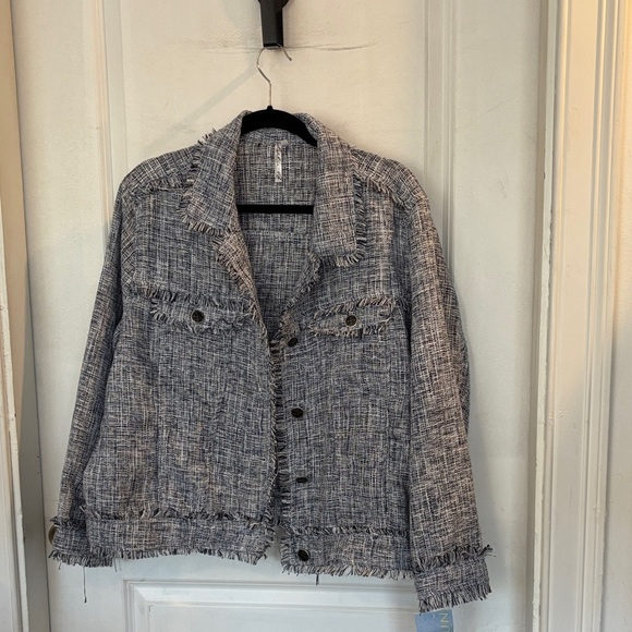 Lulu's Black and White Textured Jean Jacket - Picture 1 of 5